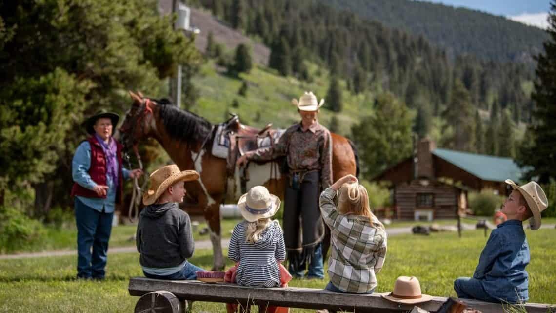320 Guest Ranch Own website