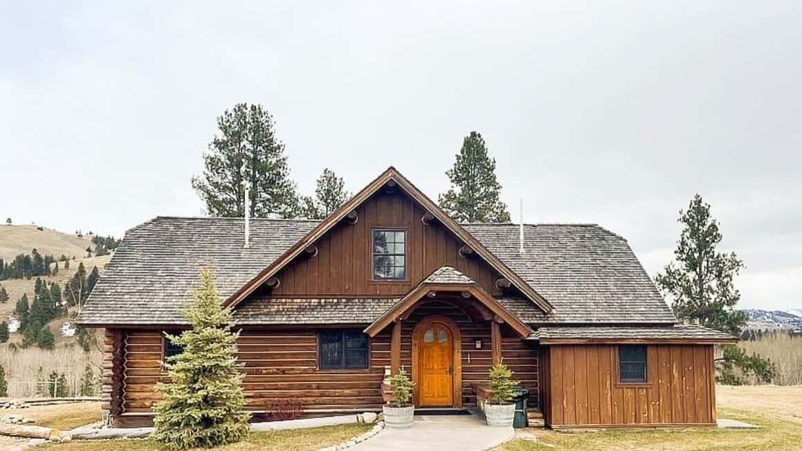 The Ben Cook Cabin Instagram @chiefjosephranch